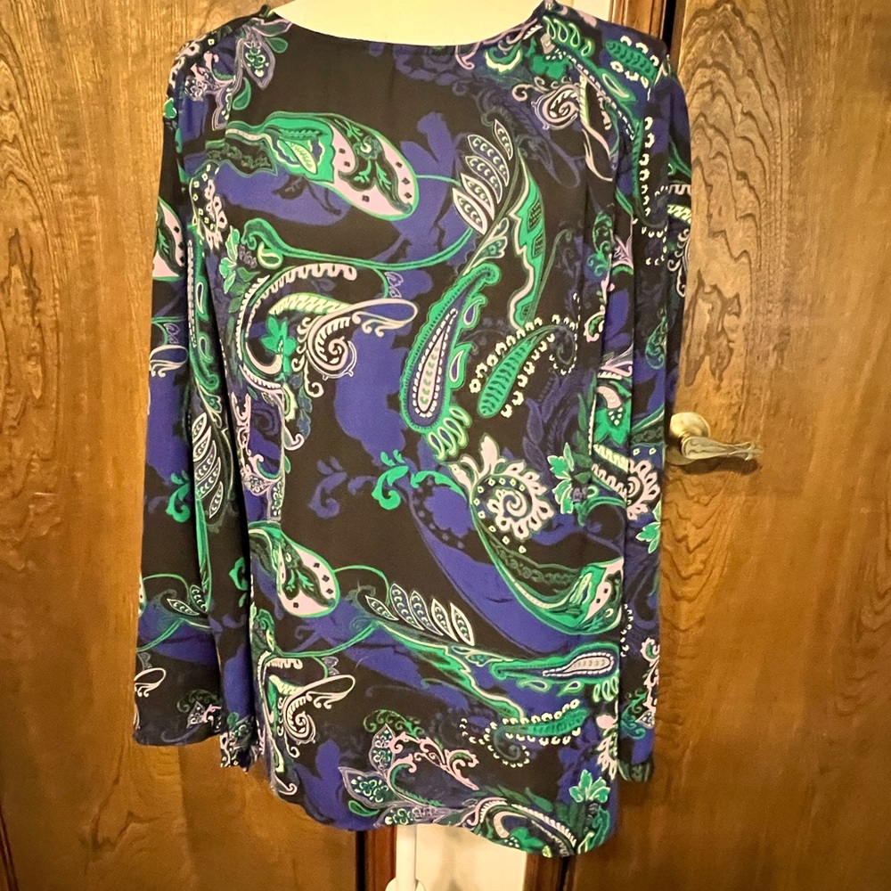 Liz Claiborne women’s 0X blouse.